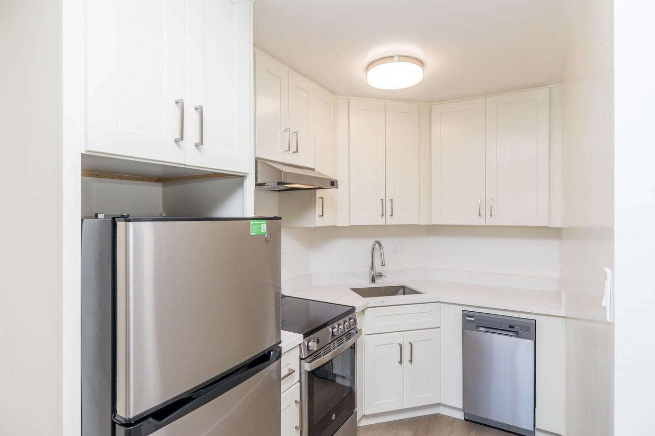 429 Bellevue - Photo 2 of 9