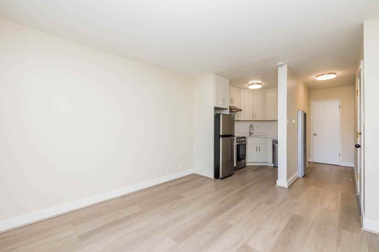 429 Bellevue - Photo 4 of 9