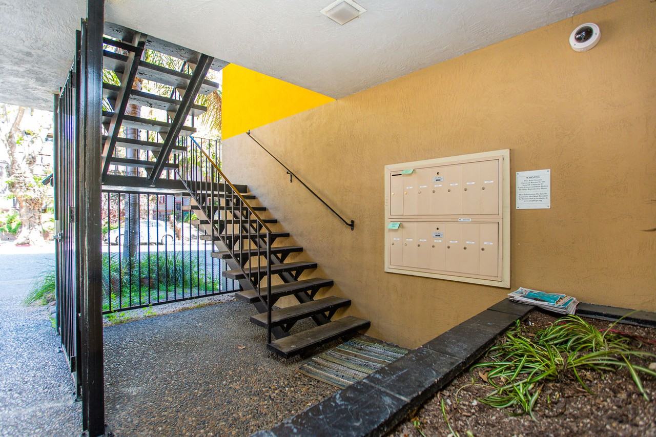 429 Bellevue - Photo 7 of 9