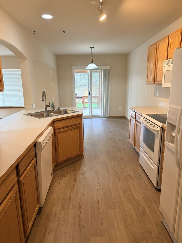 2808 187th Street East - Photo 4 of 25