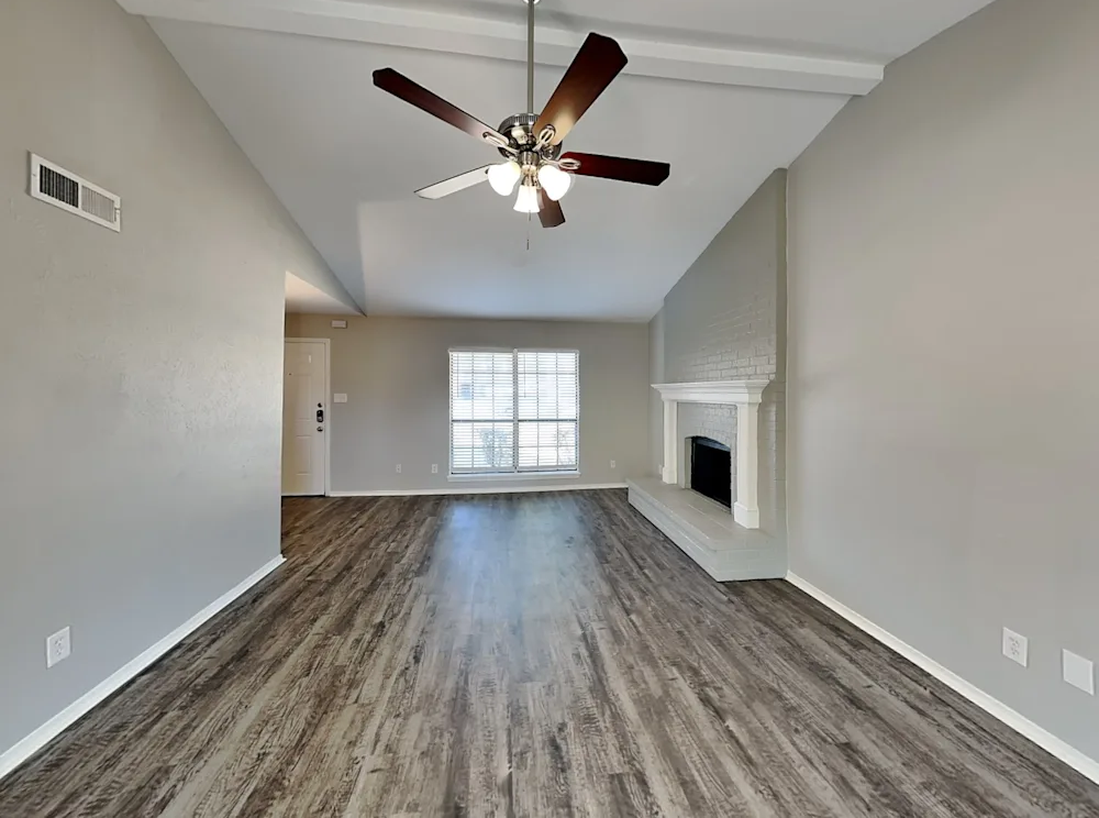 1513 Lewis Trl - Photo 2 of 14