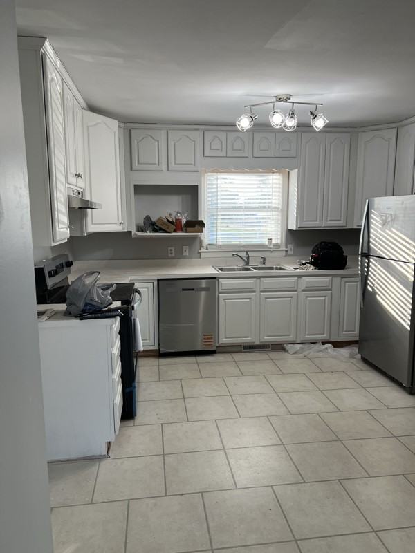 639 N College Rd - Photo 2 of 13