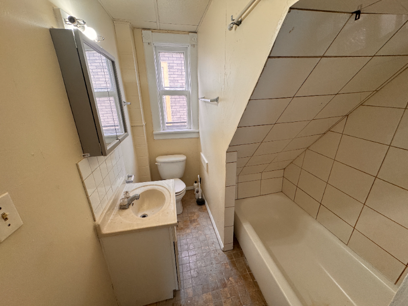 2006 W Lincoln Ave - Photo 3 of 12