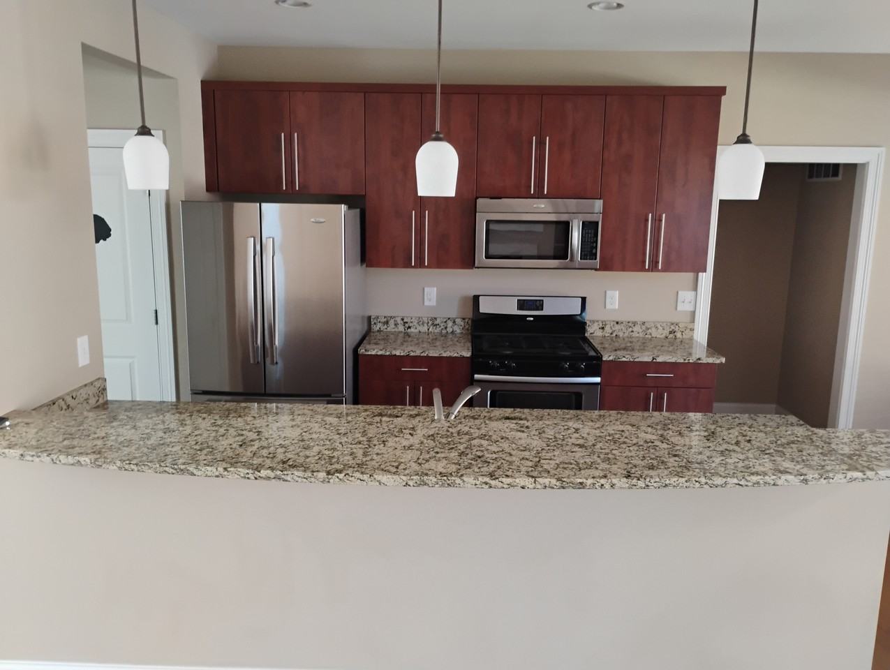 323 Eden Ave - Photo 5 of 22