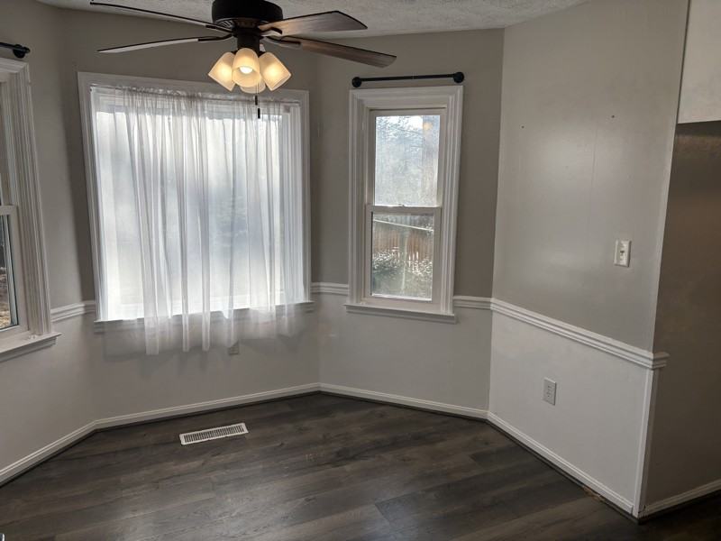 404 Lake Front Dr - Photo 2 of 18