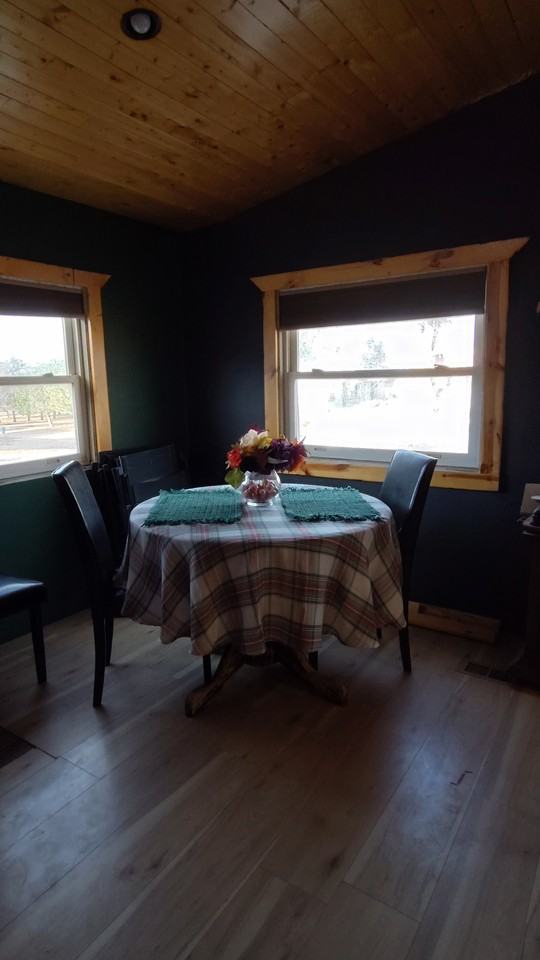 412 N Edwards St - Photo 5 of 18