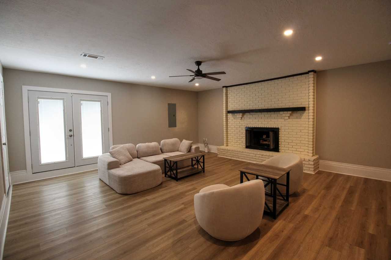 2113 21st Ave N - Photo 6 of 12