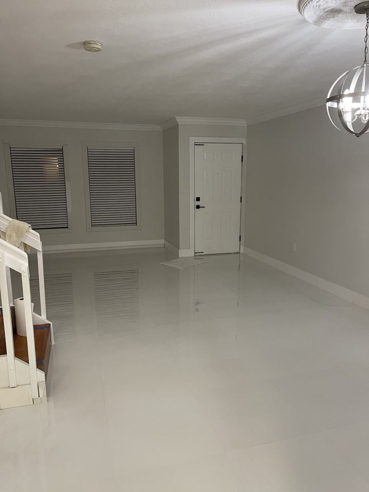 9191 Fontainebleau Blvd - Photo 3 of 12