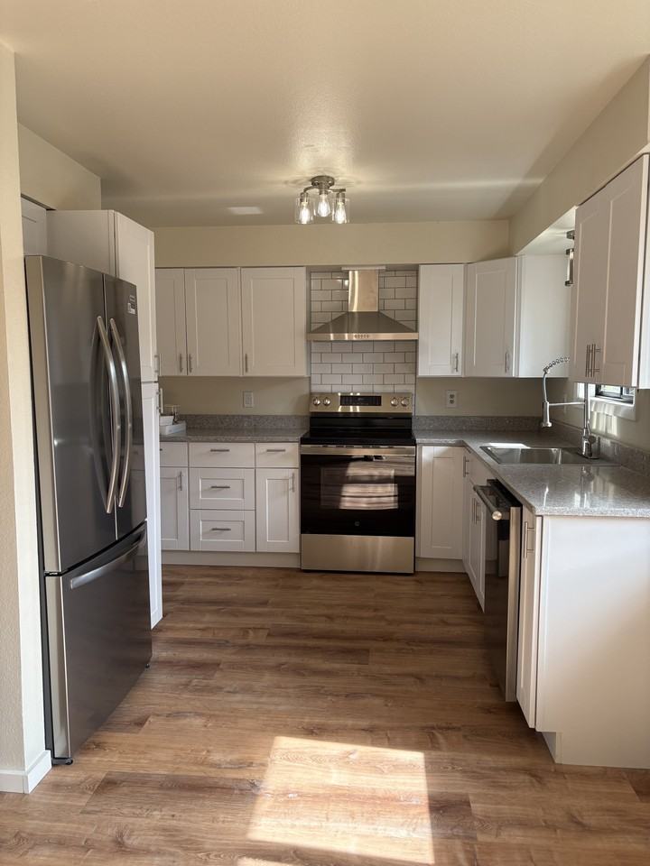 2589 14th St - Photo 3 of 18