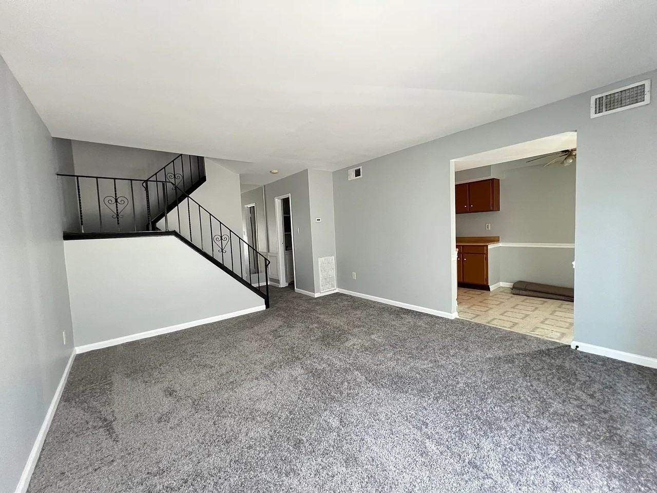 431 Brandywine Ct - Photo 3 of 19