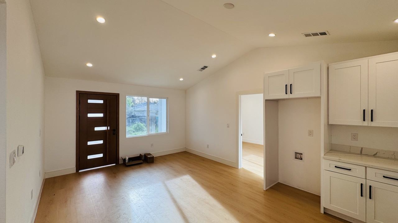 374 S 21st St #2 - Photo 2 of 17