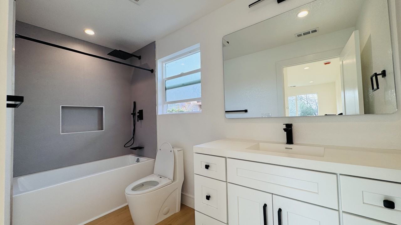 374 S 21st St #2 - Photo 7 of 17