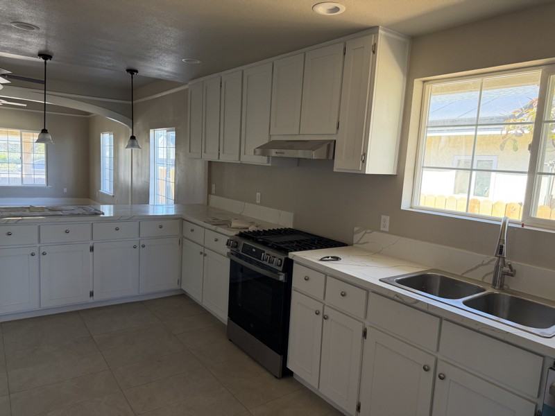 418 N Elmwood Ave - Photo 5 of 13