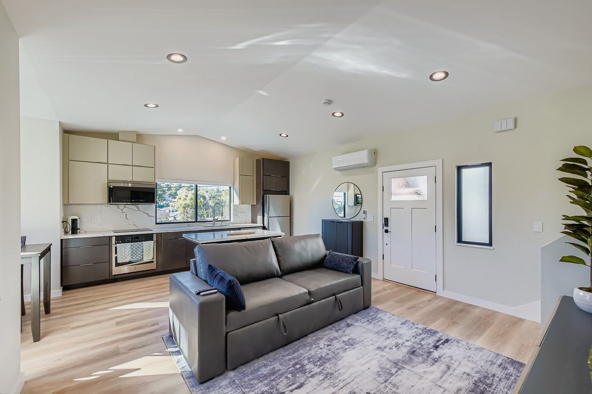 1656 York Dr - Photo 2 of 19