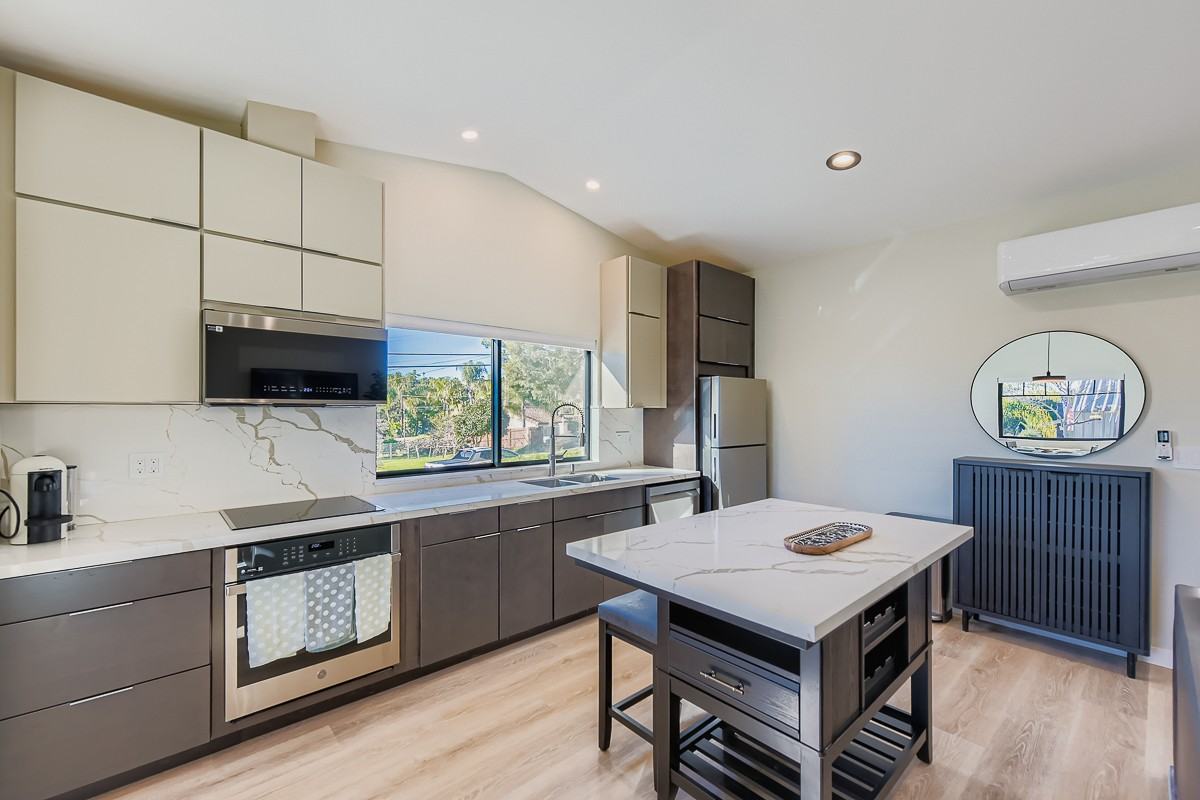 1656 York Dr - Photo 5 of 19