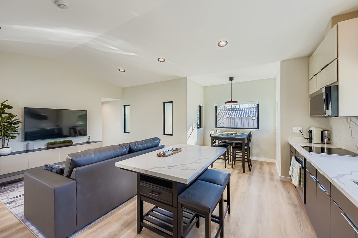 1656 York Dr - Photo 7 of 19