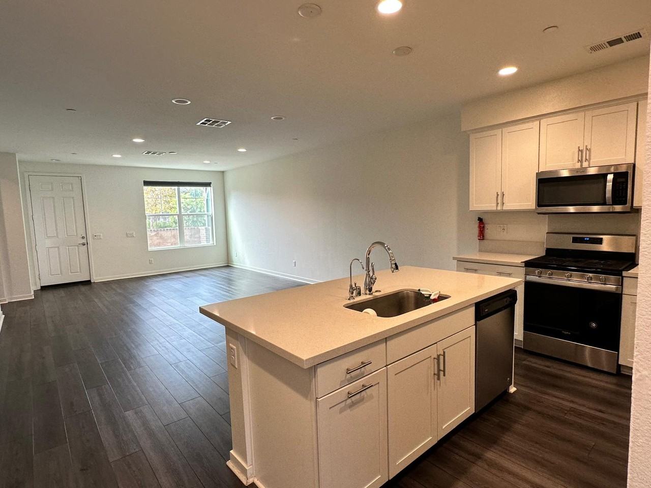 140 Farmhouse Dr - Photo 6 of 15