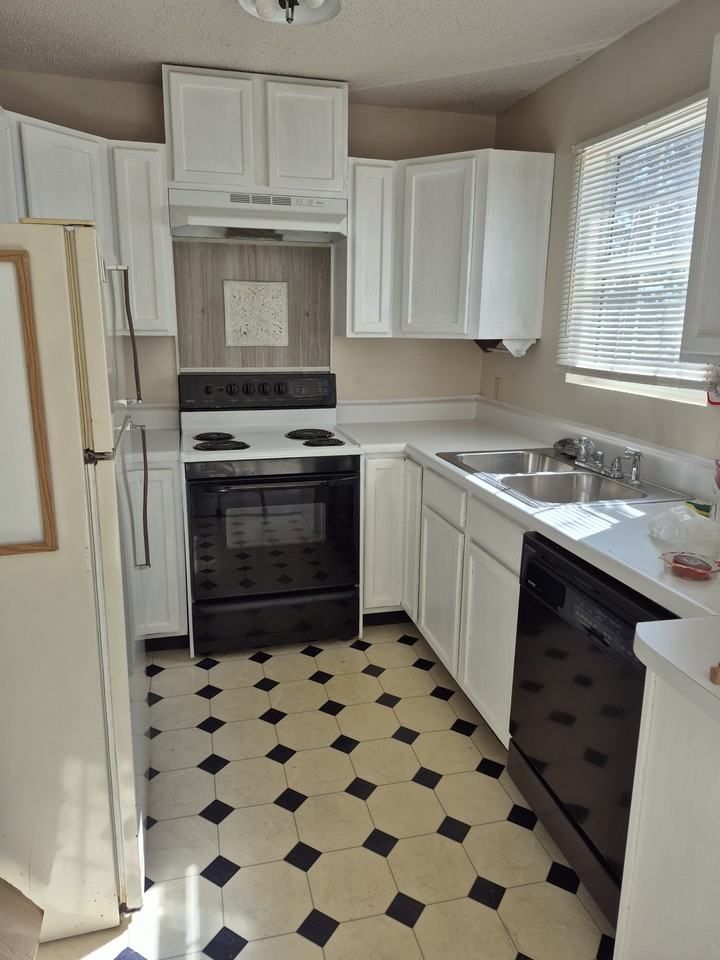 133 Elizabeth Dr - Photo 2 of 7