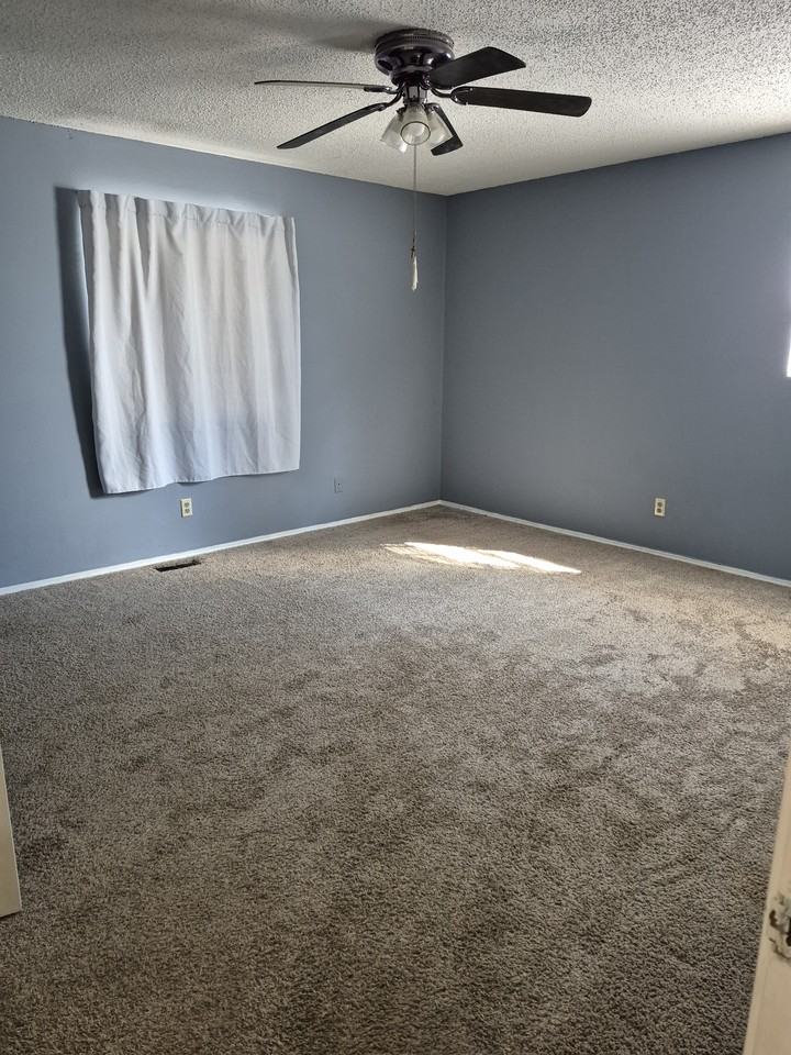 133 Elizabeth Dr - Photo 3 of 7