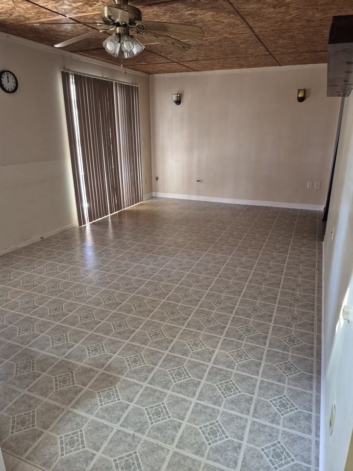 133 Elizabeth Dr - Photo 4 of 7