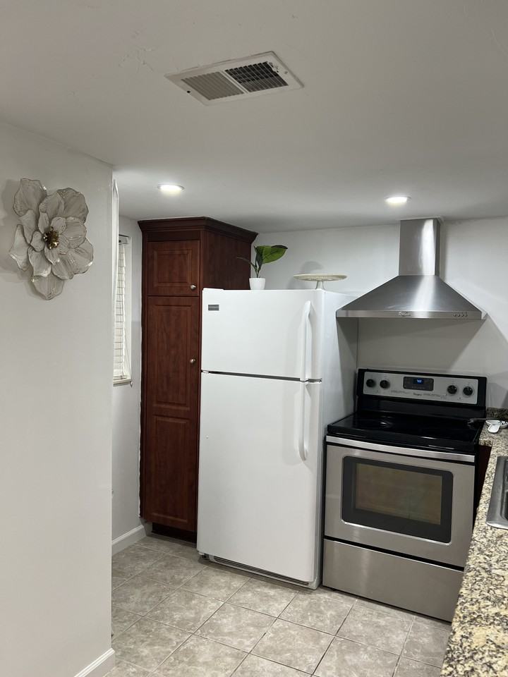 700 Windsong Cir - Photo 7 of 15