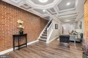 featured image of 1230 W Lombard St