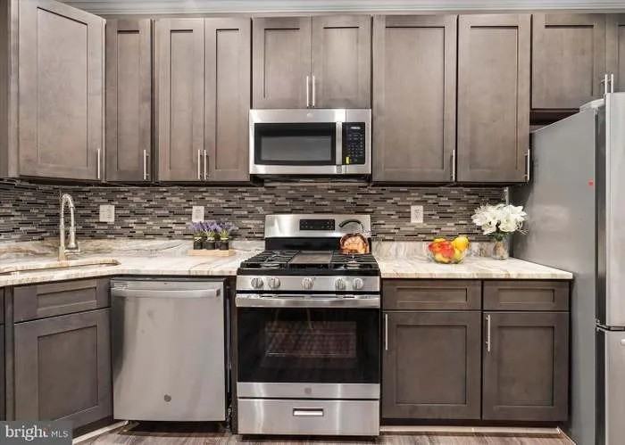 1230 W Lombard St - Photo 3 of 10