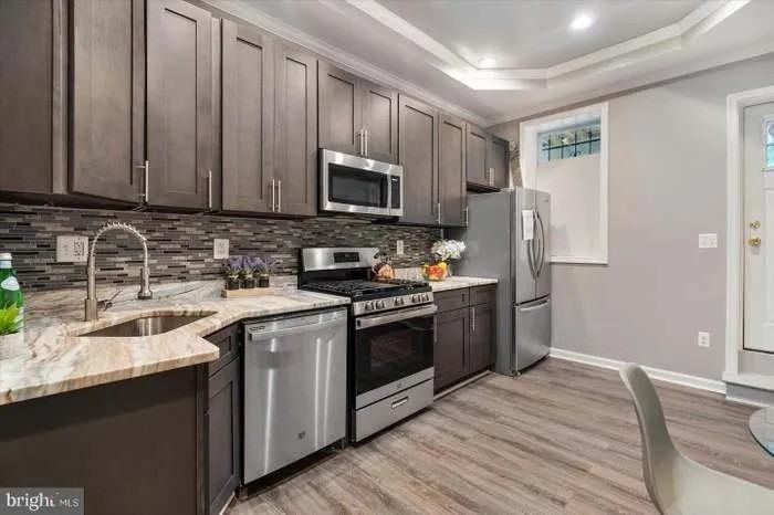 1230 W Lombard St - Photo 6 of 10