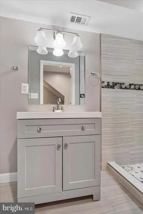 1230 W Lombard St - Photo 7 of 10