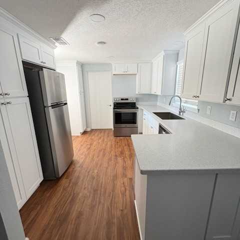 733 Oleander Dr Se - Photo 2 of 17