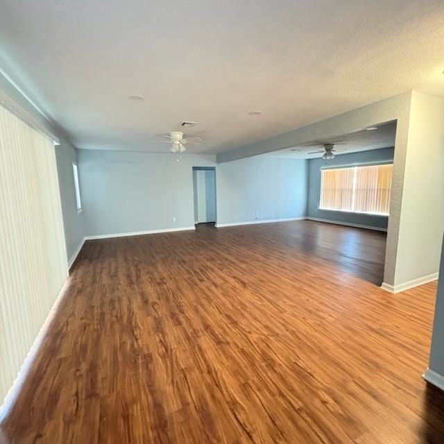 733 Oleander Dr Se - Photo 3 of 17