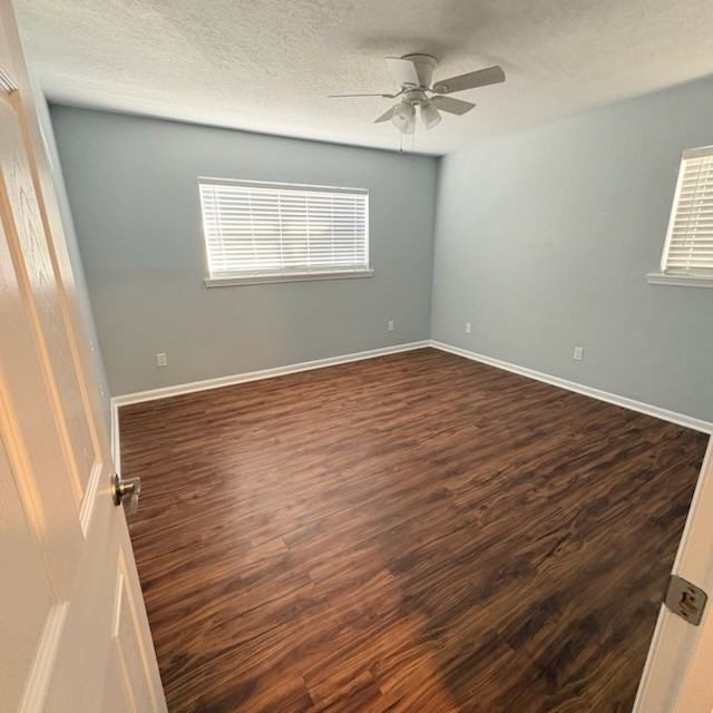 733 Oleander Dr Se - Photo 4 of 17