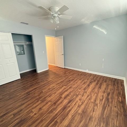 733 Oleander Dr Se - Photo 6 of 17