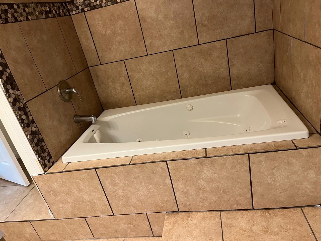 1308 Woodfall Dr - Photo 7 of 16