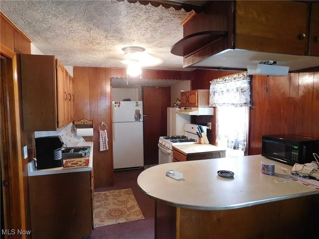 30051 Regent Rd - Photo 2 of 4