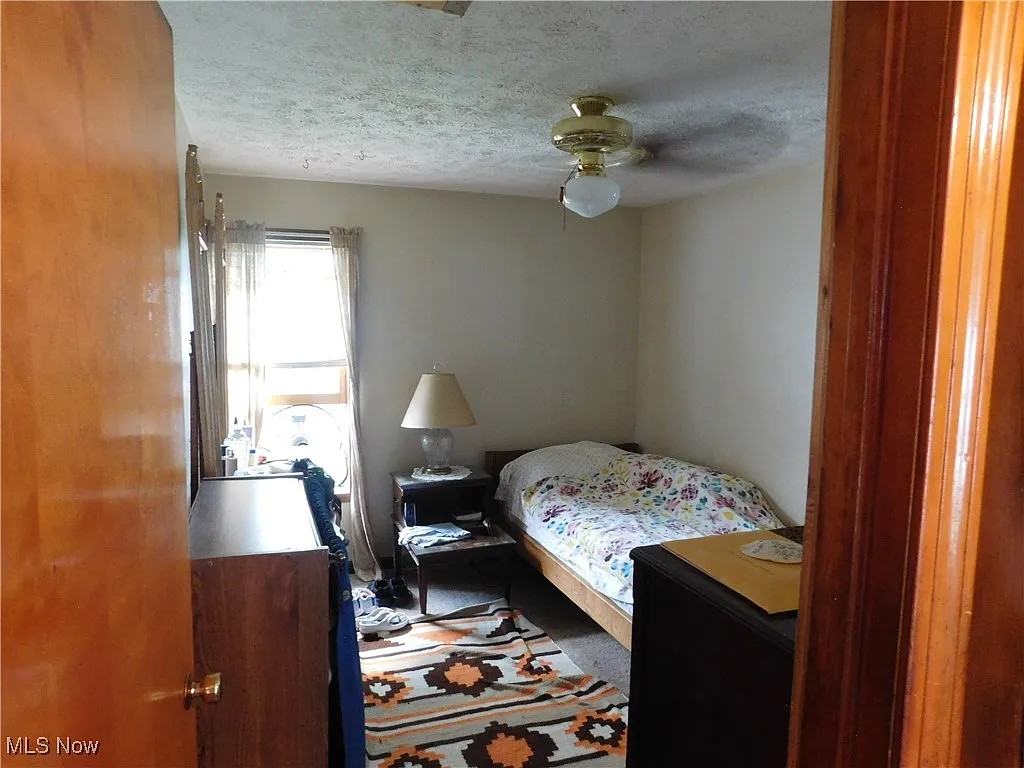 30051 Regent Rd - Photo 3 of 4