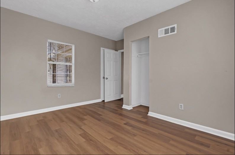 3129 Hillis St - Photo 4 of 18