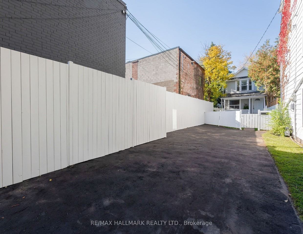 Queen St E & Willow Ave - Photo 2 of 13