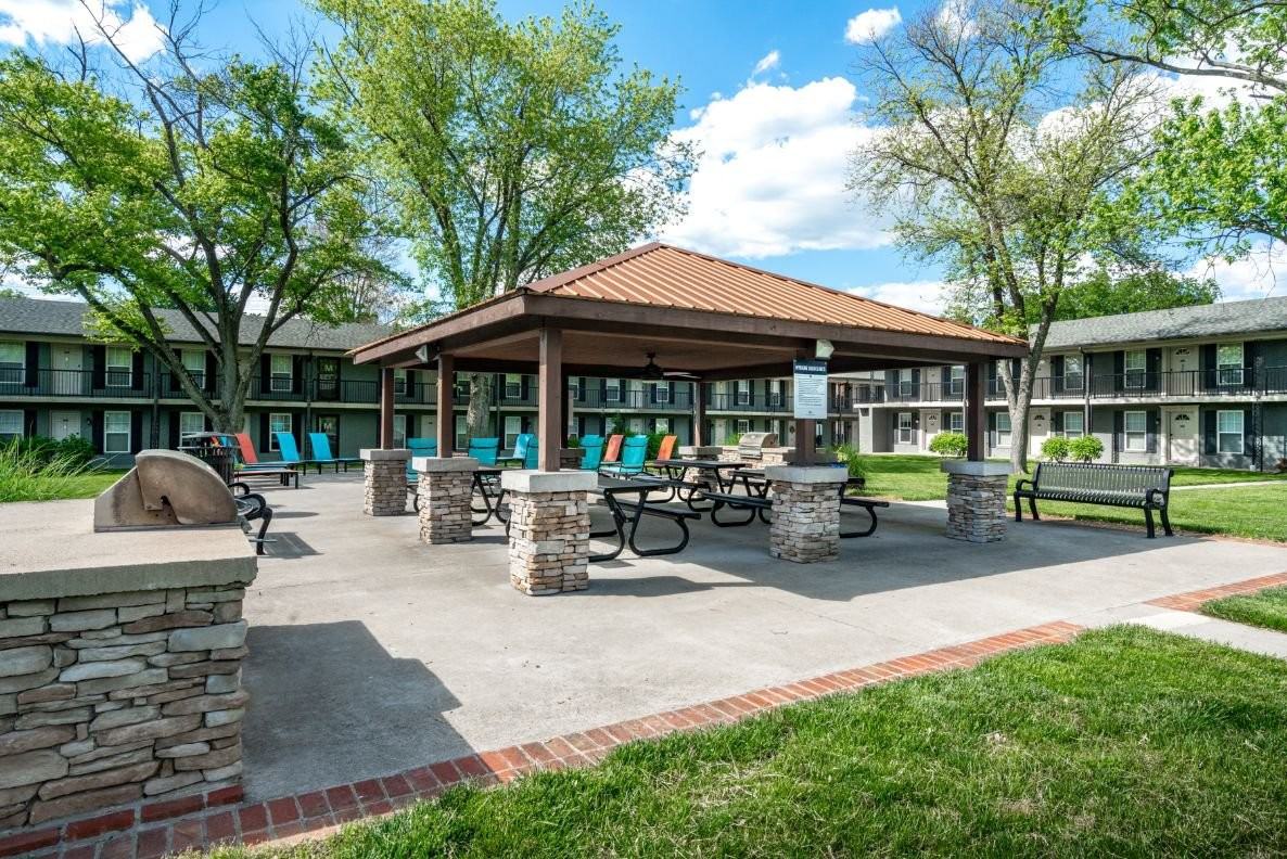 The Metropolitan - Photo 6 of 26