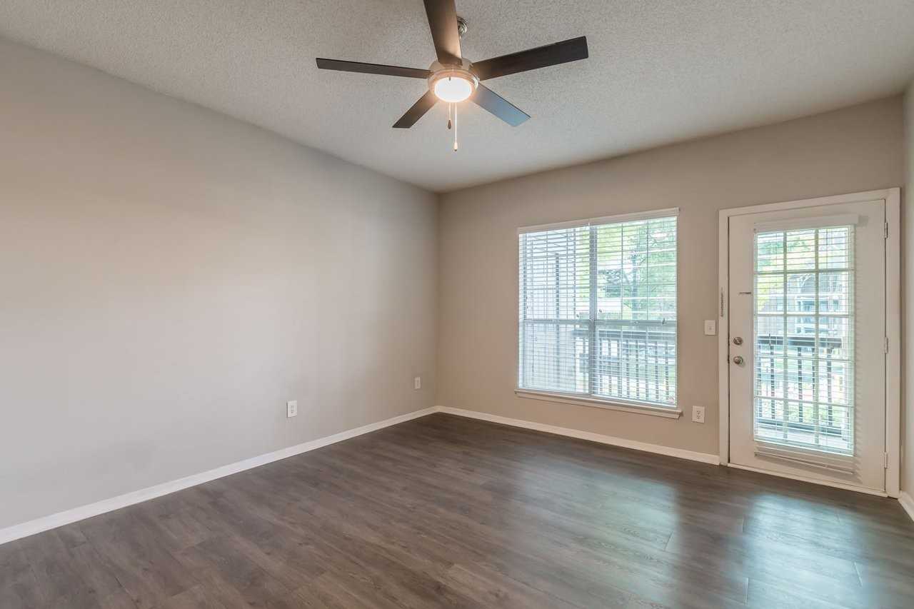 Axial Buckhead - Photo 3 of 29