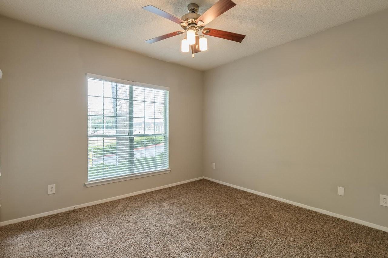 Axial Buckhead - Photo 4 of 29