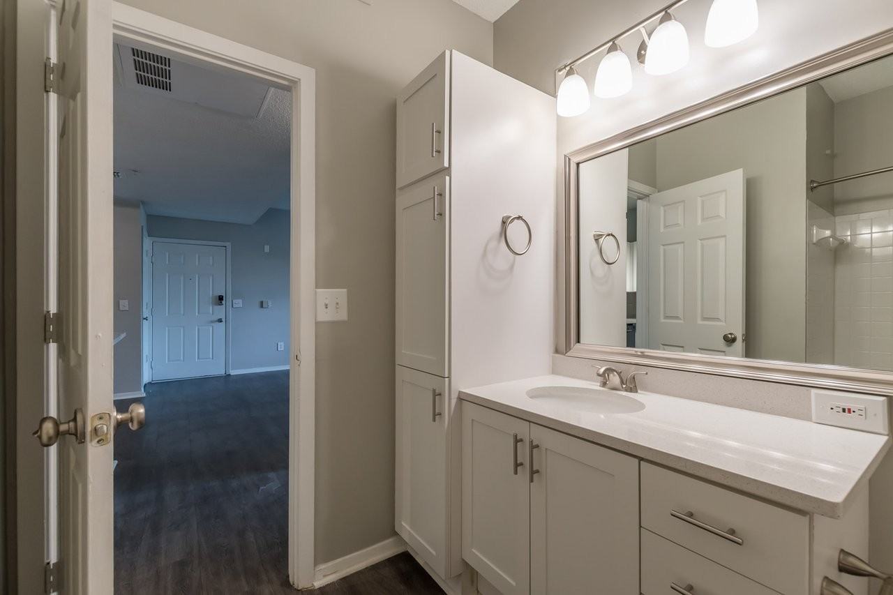 Axial Buckhead - Photo 5 of 29