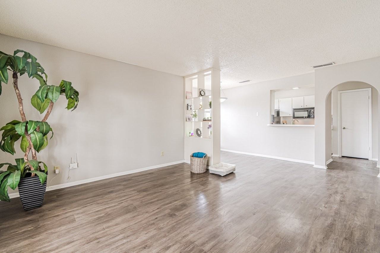 French Place Apartments - Photo 4 of 34