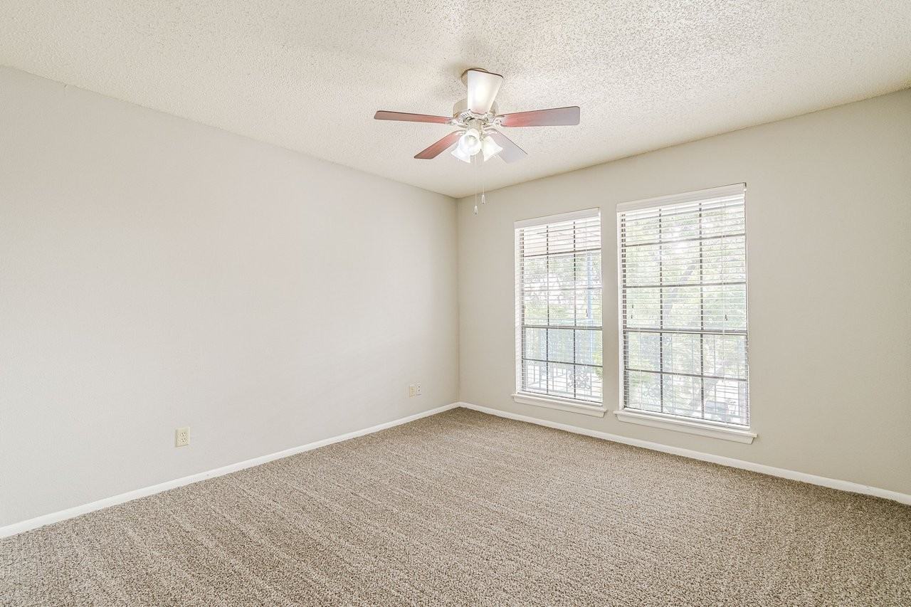 French Place Apartments - Photo 6 of 34