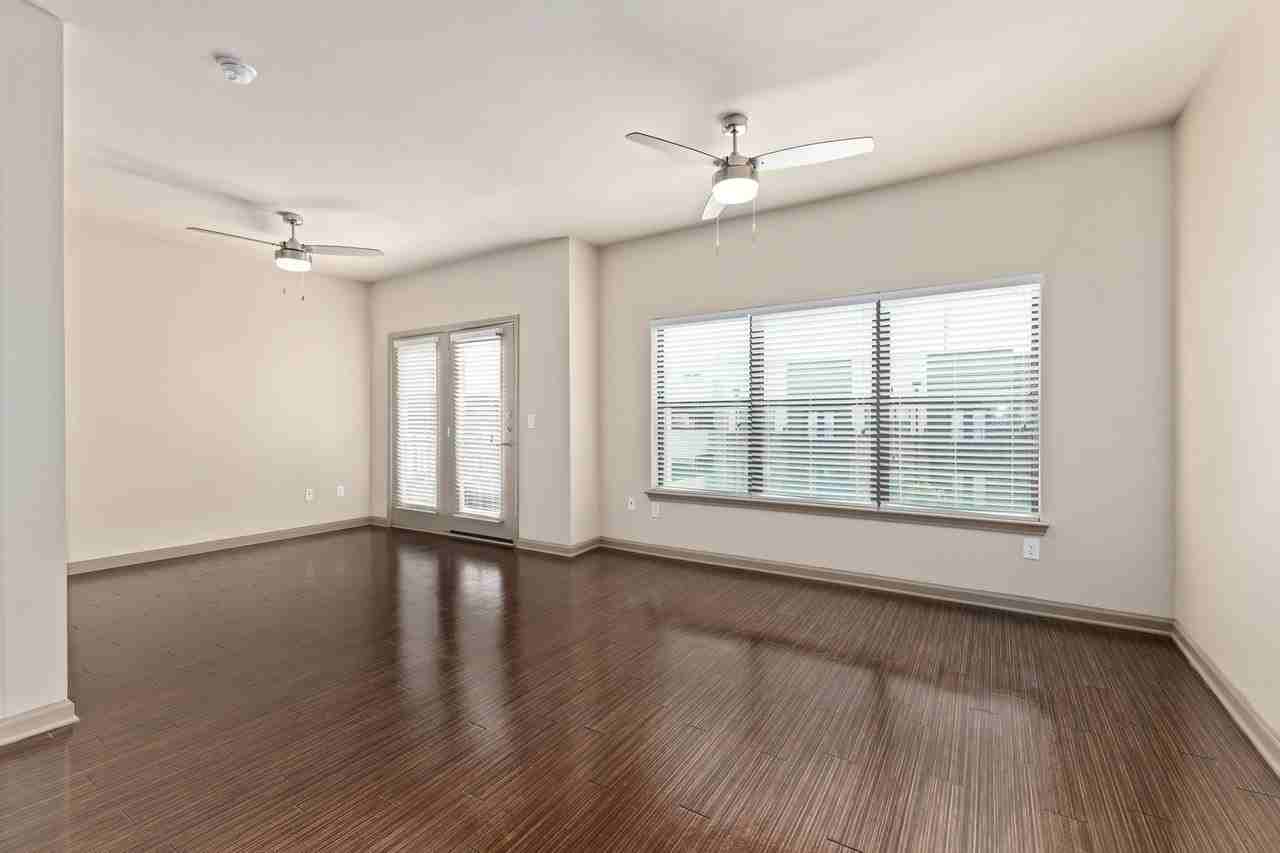 The Phoenix - Photo 4 of 33