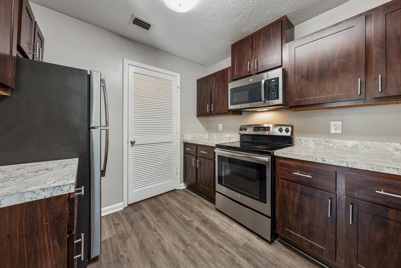 Balmoral Village - Photo 7 of 34