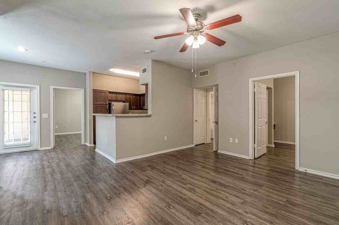 Carlyle Place Apartments - Photo 5 of 50