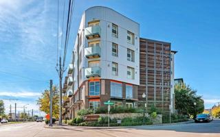 featured image of 390 E Oakenwald St