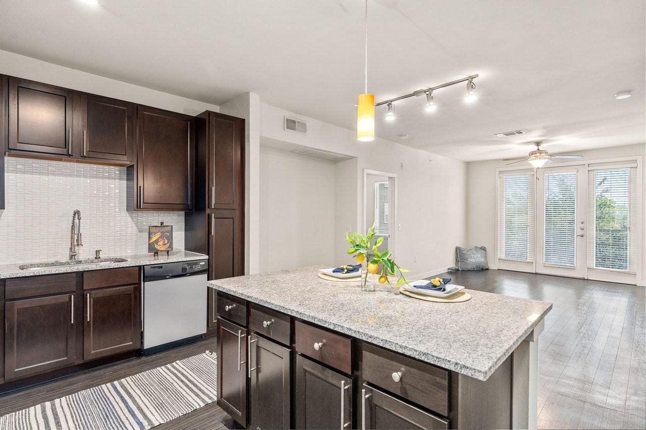 Zang Triangle - Photo 4 of 40