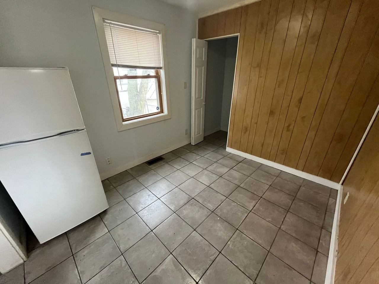 706 Erie St - Photo 6 of 9